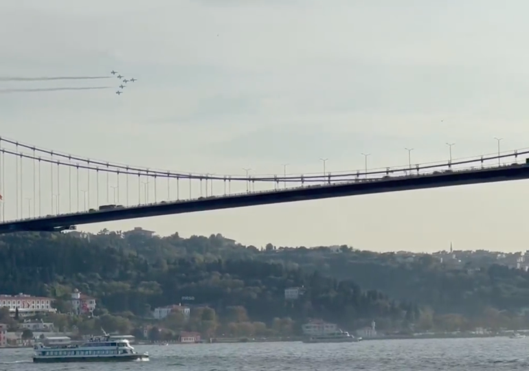 Türk yıldızlarından ‘100. yıl’ özel uçuşu
