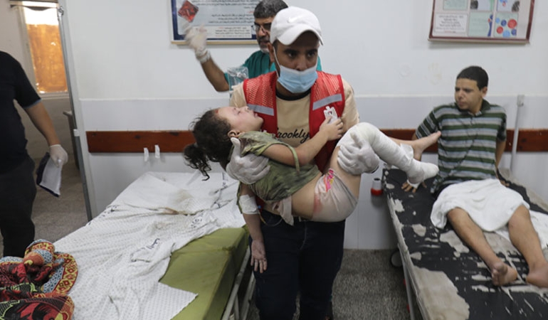 İsrail, çocuk hastanesini fosfor bombasıyla vurdu