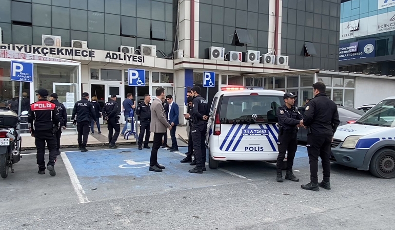 Adliye önünde cinayet