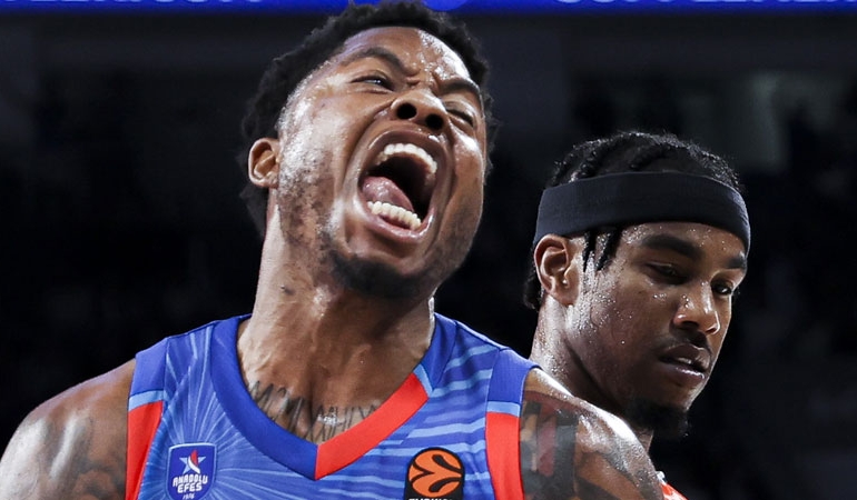 Anadolu Efes’ten Avrupa’da tarihi galibiyet!