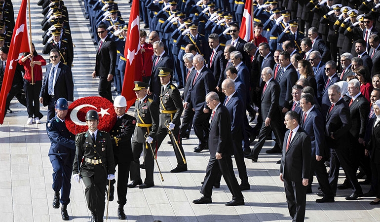 Cumhuriyet’in 100. yılında yine aynı saygısızlık! Anıtkabir’de Erdoğan için sloganlar atıldı