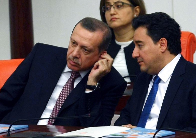 Eski yol arkadaşları arasında ‘Van münit’ kavgası… Babacan’dan ‘Davos’ yanıtı