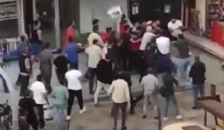 Rehin aldığı kadını defalarca bıçakladı! Esnaftan meydan dayağı…