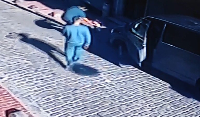 Beyoğlu’nda 3’üncü kattan düşen çocuğun mucize kurtuluşu