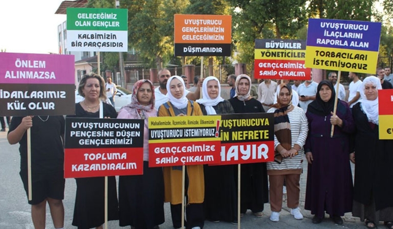Mahalleli isyan etti: Uyuşturucu yaşı 12’ye düştü