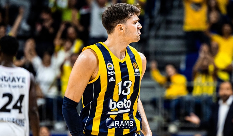 Fenerbahçe Beko, Avrupa’da geriden gelip kazandı