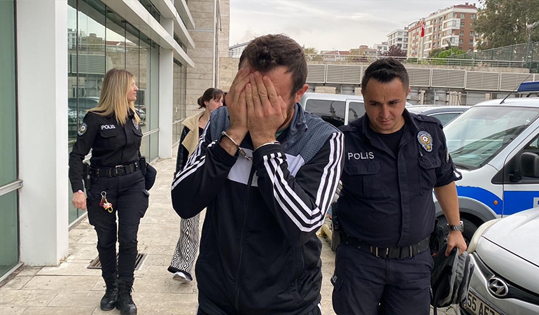 Sevgilisine hediye etmek için iç çamaşırı çalmış