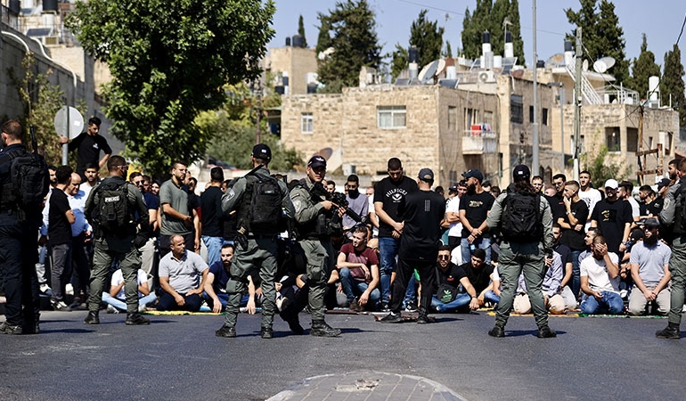 İsrail polisinden canlı yayında ‘cuma’ saldırısı
