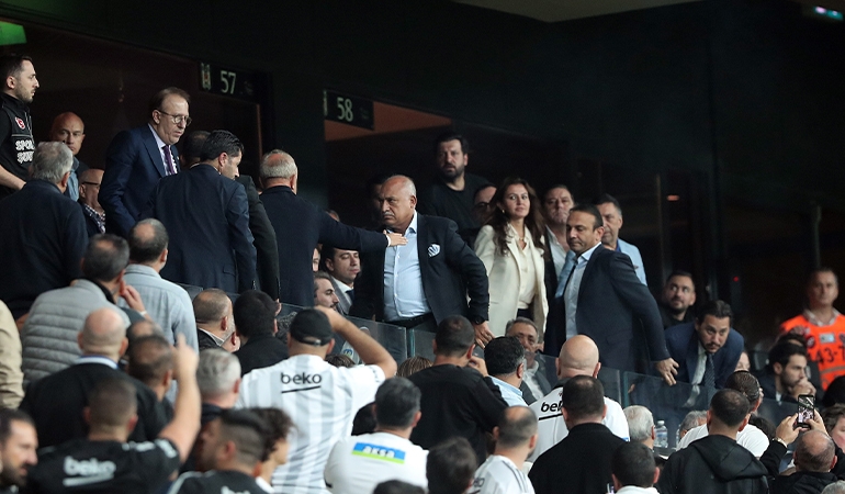 Mehmet Büyükekşi’ye taraftar tepkisi: Stadı terk etti