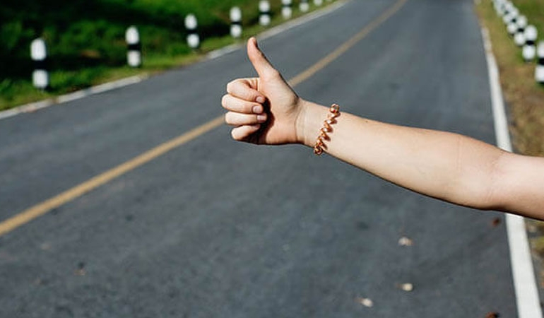 Otostop çekip bindiği otomobilin sürücüsünü taciz iddiasıyla öldürdü