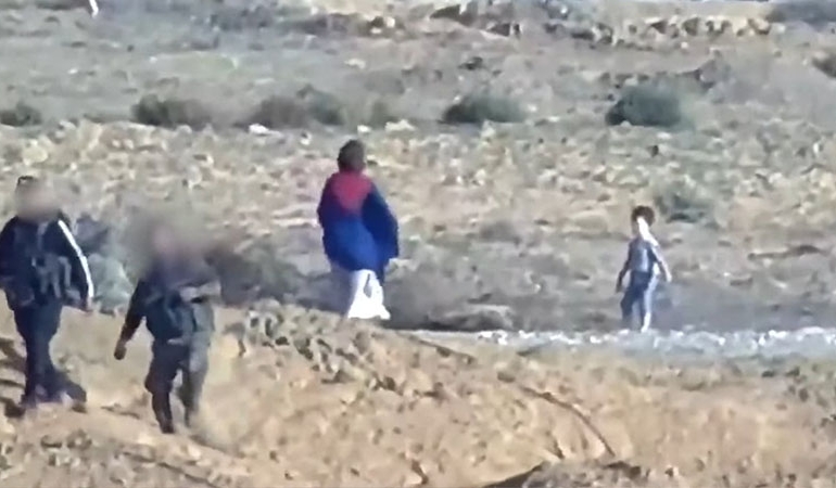 Hamas, İsrailli bir kadın esiri ve iki çocuğunu serbest bıraktı