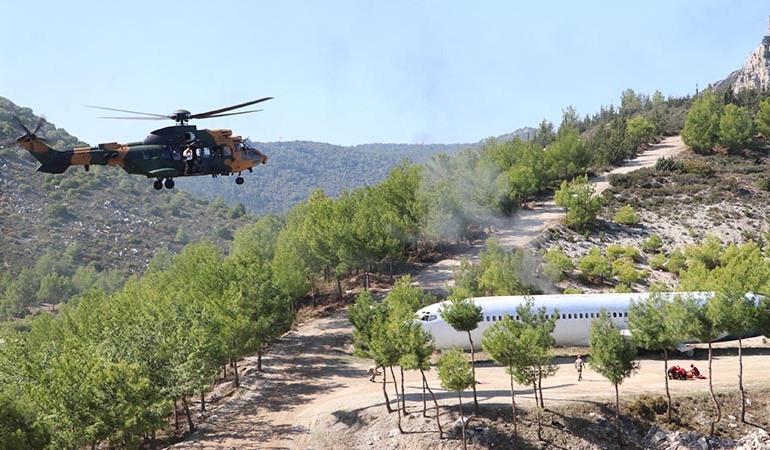 Türkiye ve KKTC’den nefes kesen tatbikat