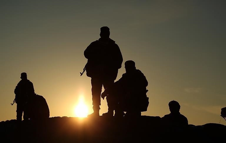 Irak ordusu ile peşmerge birbirine girdi
