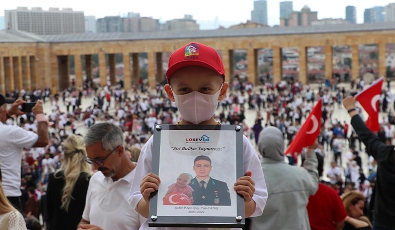 Lösemili çocukların şehit astsubaya vefası