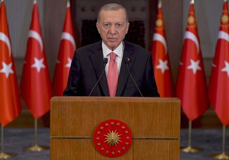 Erdoğan açıkladı: Çalışan emeklilere de 5 bin lira ödenecek