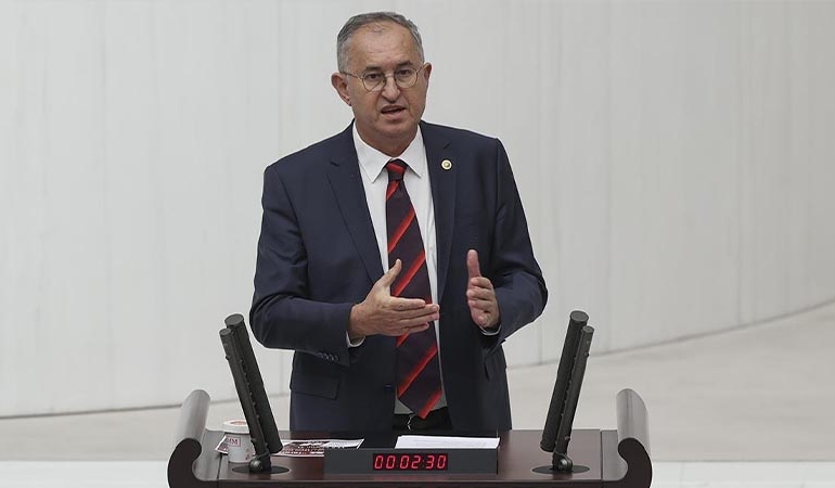 CHP’li eski vekilden ‘İzmir’ adımı: Aday adaylığını açıkladı