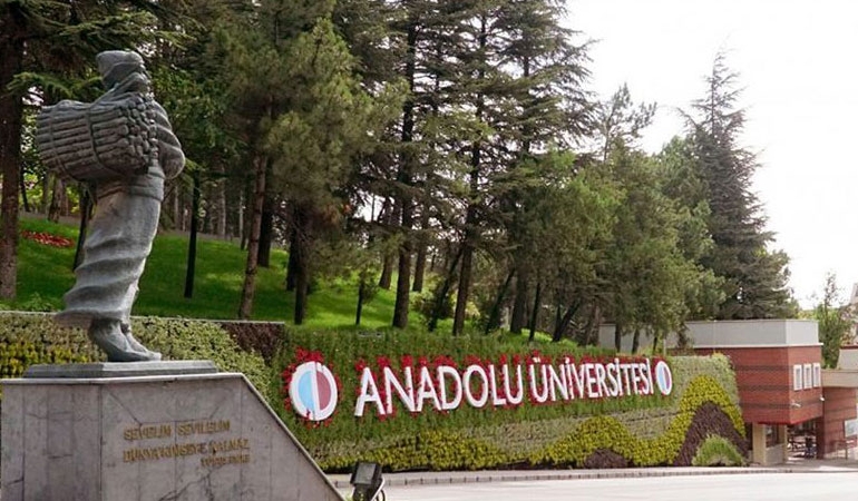 Akademisyen hakkında taciz iddiası: Rektörlük açığa aldı