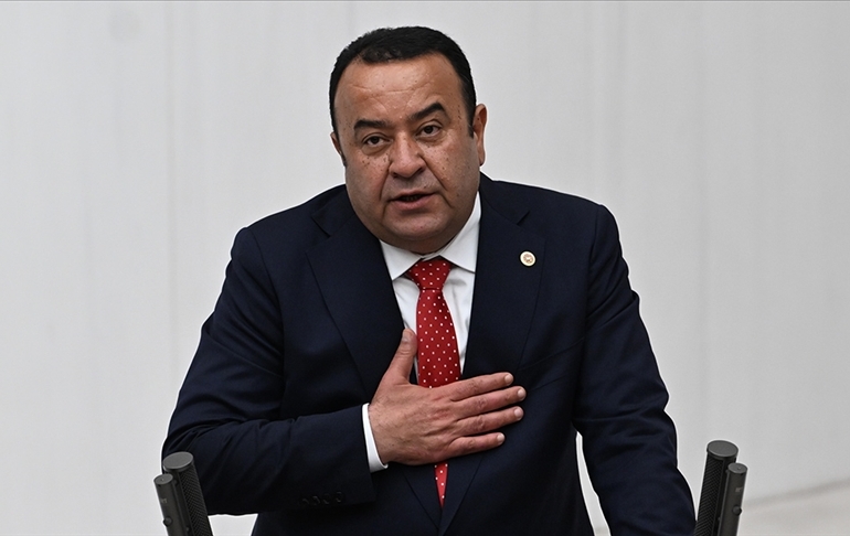 İYİ Parti’den istifa eden Adnan Beker’den AKP’ye yeşil ışık