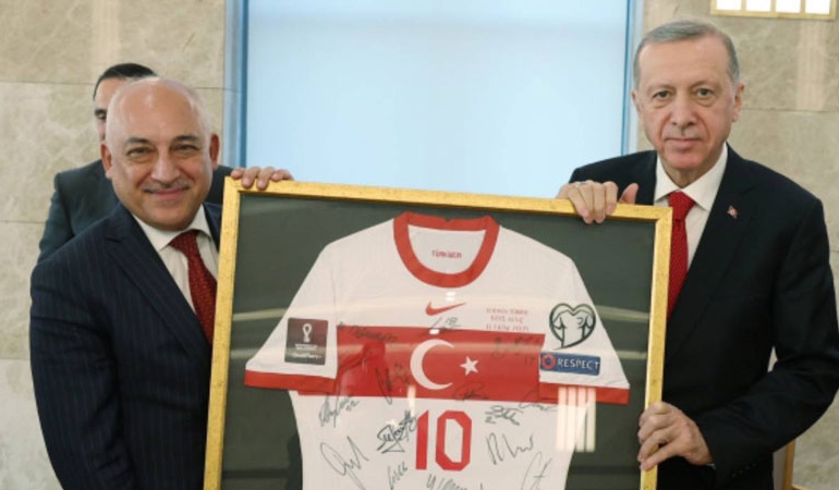 Cumhurbaşkanı Erdoğan, TFF Başkanı Mehmet Büyükekşi ile görüştü