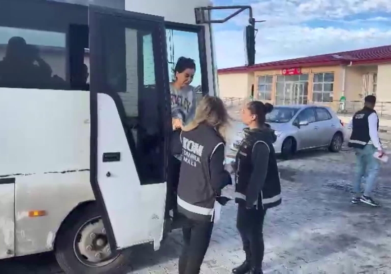 Dilan Polat ağlayarak cezaevine girdi