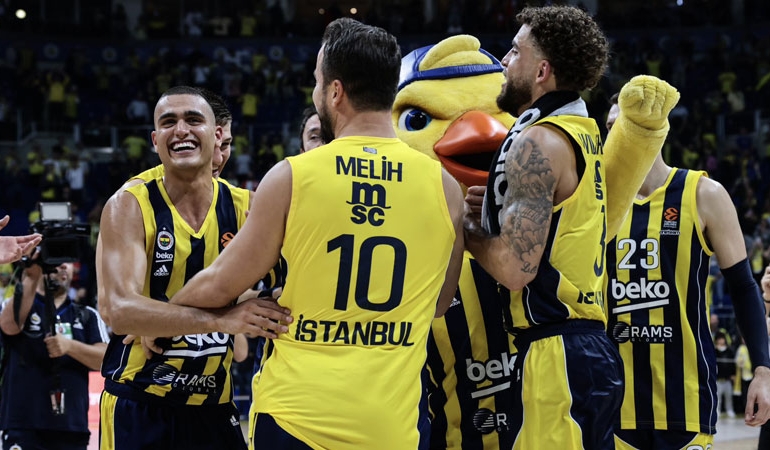 Fenerbahçe Beko, Olympiakos’u son anlarda devirdi