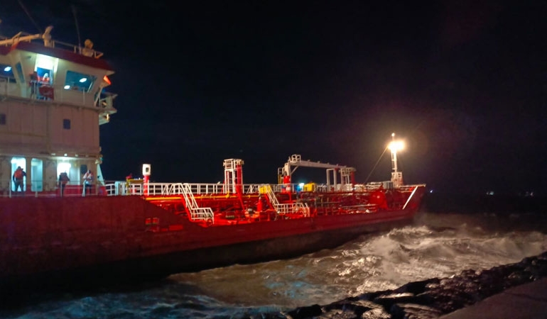 İstanbul Valiliği’nden ‘karaya oturan tanker’ açıklaması