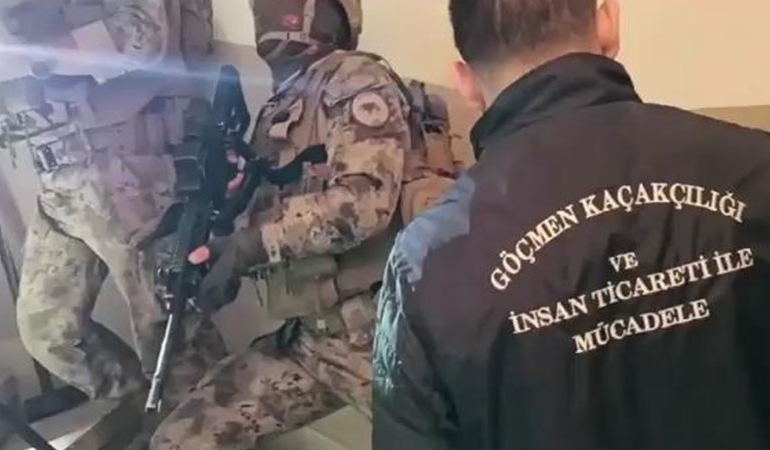 Göçmen kaçakçılarına operasyon… Polisler gözaltında