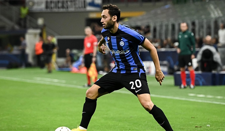 Milli futbolcu Hakan Çalhanoğlu’ndan ‘İtalya’ rekoru