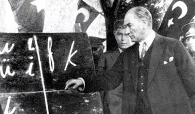 1 Kasım’da iki büyük devrim: Saltanatın kaldırılışının 101, Harf İnkılabı’nın 95. yılı