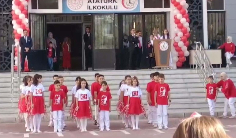 29 Ekim’de öğrencisini kenarda bekleten öğretmen hakkında karar