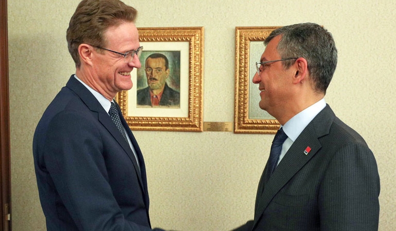 Özgür Özel’den AB temsilcisine sıcak karşılama