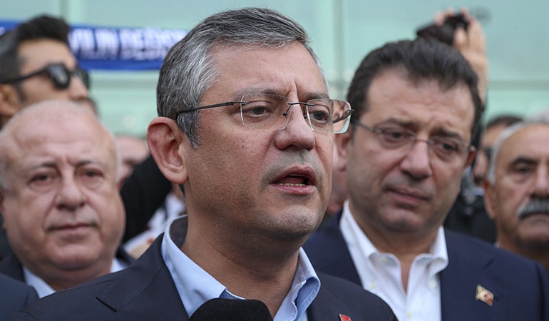 Delegelere ‘rüşvet’ iddiaları sonrası Özgür Özel’den ilk yorum: Kim ne biliyorsa savcıya gitsin