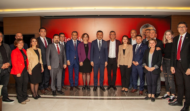 CHP İstanbul İl Başkanlığı’ndan Özgür Özel’e destek
