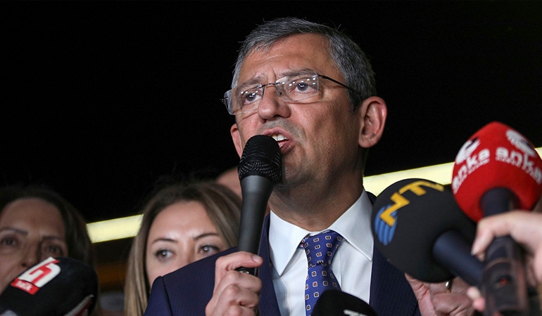 Özgür Özel’den Erdoğan’a: Senin gibi bir darbecinin tam karşısındayım