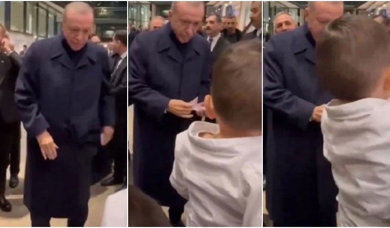 Erdoğan, Almanya’da çocuklara 200 TL dağıttı