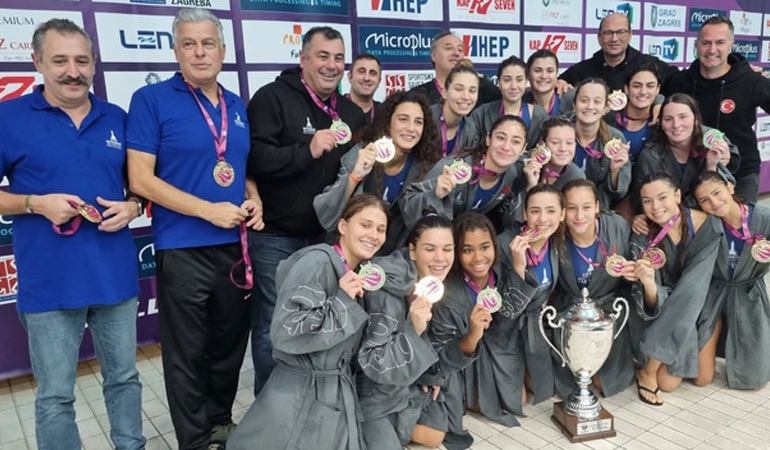 Türkiye tarihinde ilk: İzmir BB Kadın Sutopu Takımı, Avrupa şampiyonu oldu