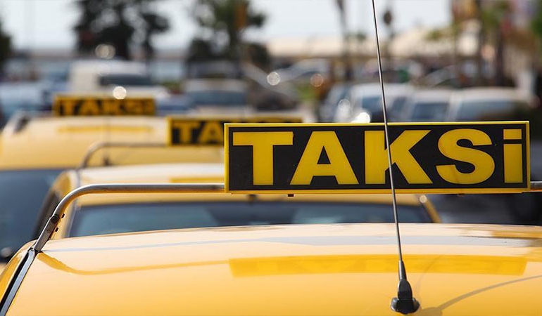 İstanbul’da taksi şoförü aracında ölü bulundu