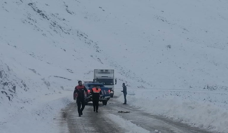 Trabzon ve Rize’de beyaz esaret: 14 yerleşim yerine ulaşılamıyor