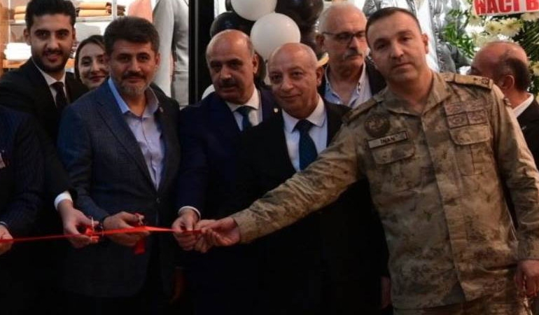 Tuğgeneral, AKP’li vekillerin kestiği kurdeleyi tuttu
