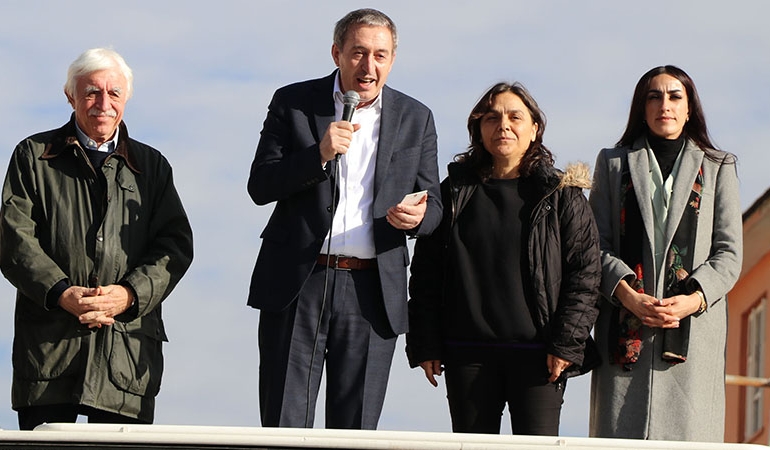HEDEP’ten kışkırtma: Kürt mağdur olsun, işini göremesin diye uçak indirmiyorlar
