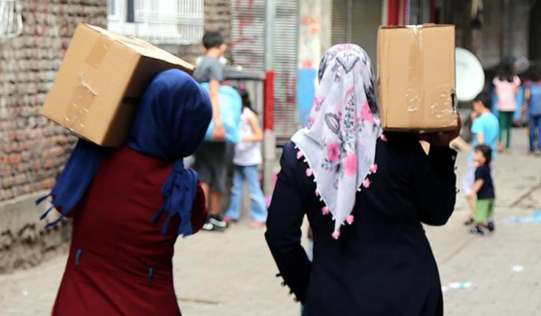 Yardım götürdüğü kadını tacizle suçlanan çalışanı müdür yapmışlar