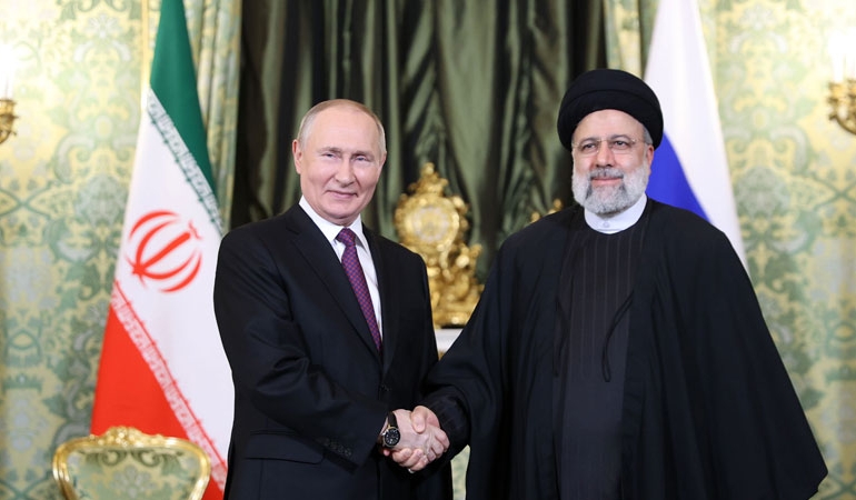 Putin, İran Cumhurbaşkanı Reisi ile görüştü