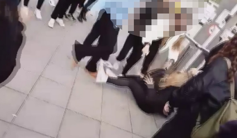 İzmir’de akran zorbalığı kamerada