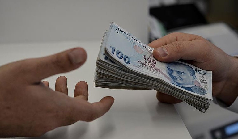 Müşteri farketti: 50 milyon lirayı zimmetine geçiren bankacı tutuklandı