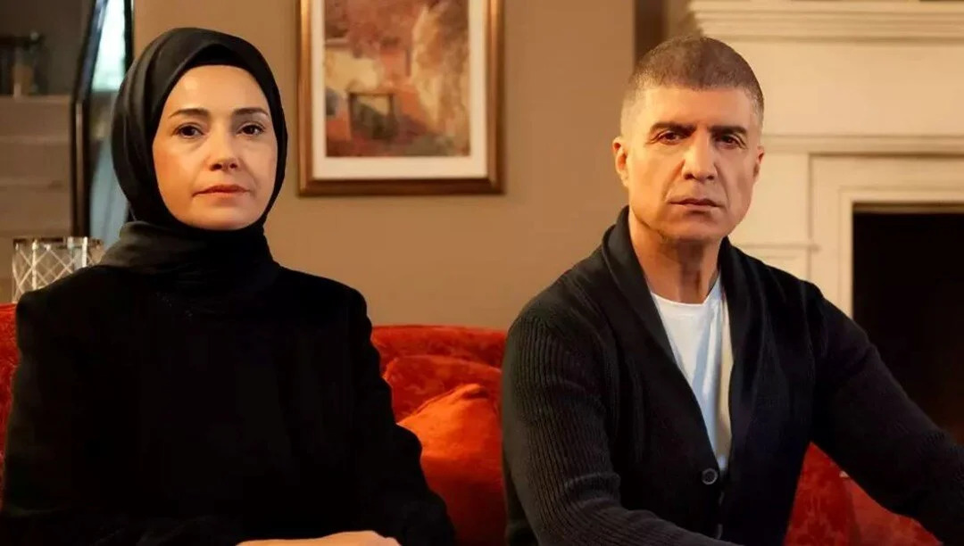 Kızıl_goncalar_oyuncular