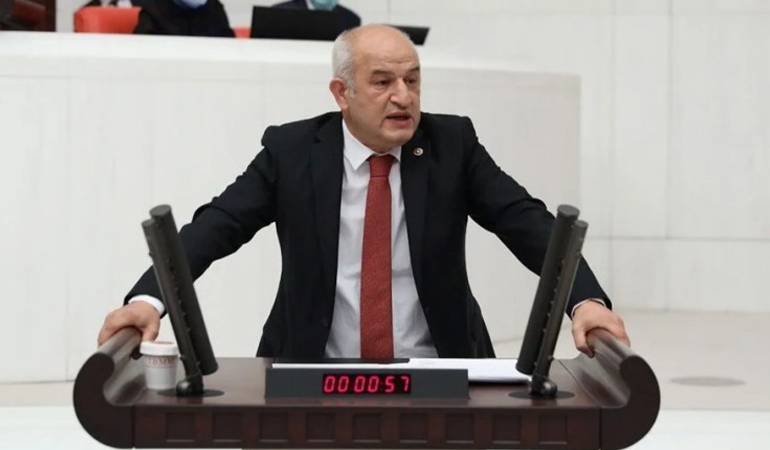 CHP’li vekil Saadet Partisi’ne geçti