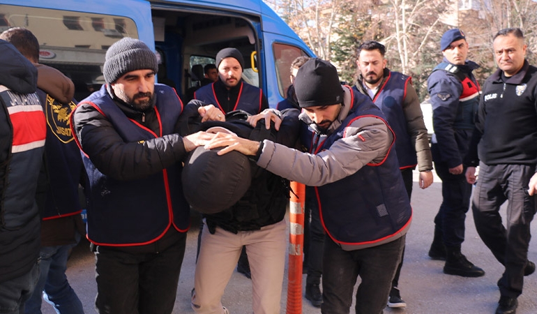 Televizyon programına katılmışlardı… Pompalı tüfekle katliam yaptı!