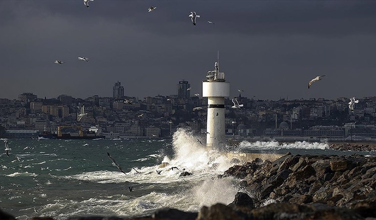 Meteoroloji’den İstanbul için ‘fırtına’ uyarısı: Bu ilçelerde denize girmek yasaklandı!