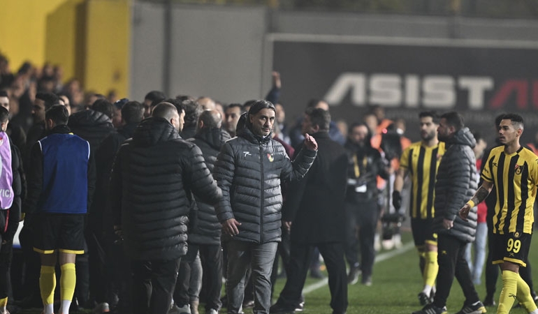 İstanbulspor Başkanı Sarıalioğlu takımı sahadan çekti, maç yarıda kaldı!