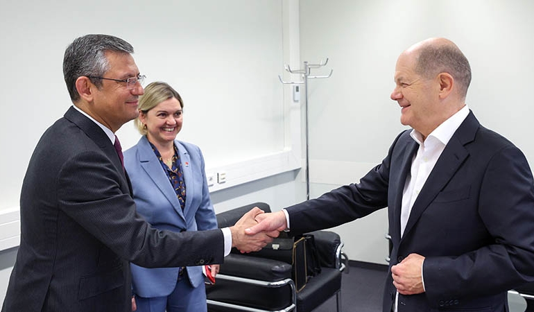 Özgür Özel Almanya’da: Olaf Scholz ile görüştü